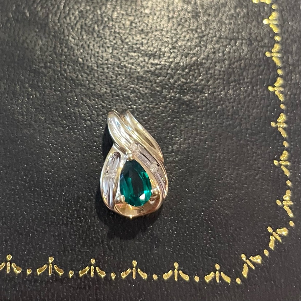 Genuine emerald and diamond 10k solid gold pendant